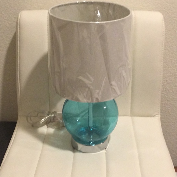 NWOT Blue Glass Table Lamp With Cream/White Shade - Picture 13 of 16